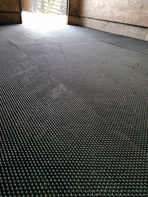 Rubber stable mat
