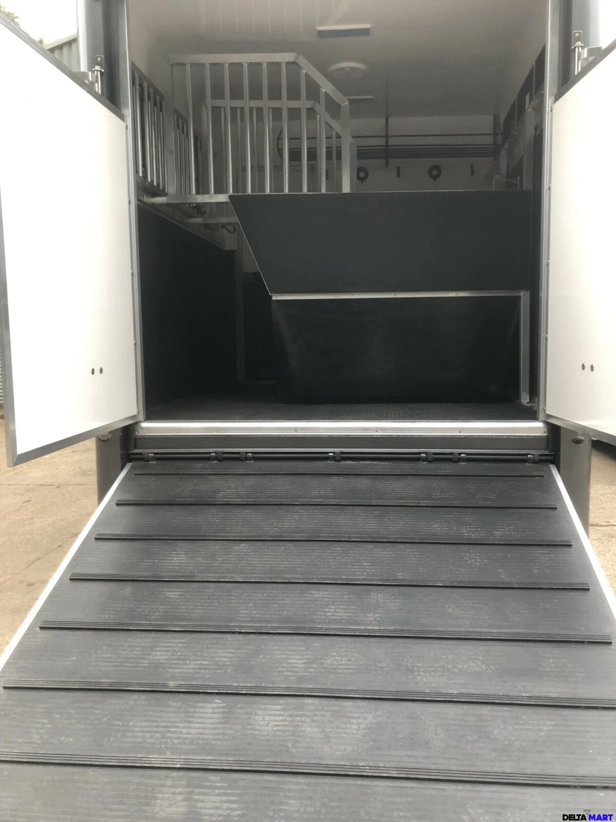 Rubber Rubber Horse Box Trailer Ramp Mat 2.4m longx2.4m wide - Image 4