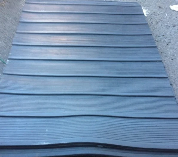 Rubber Rubber Horse Box Trailer Ramp Mat 2.4m longx2.4m wide - Image 3